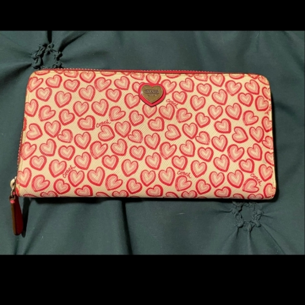 RARE LIMITED EDITION COACH VALENTINES WALLET